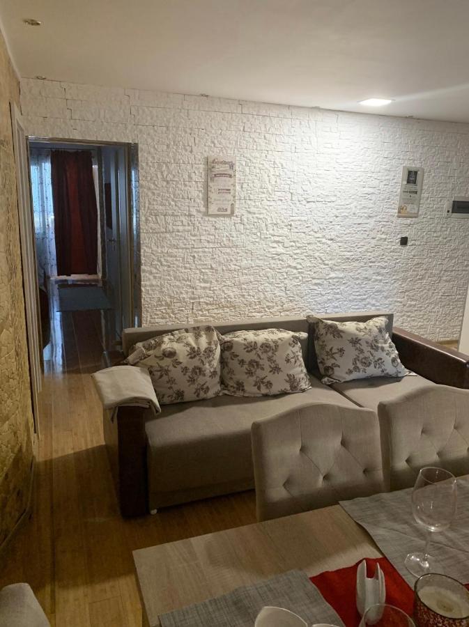 Bella Casa Apartments Fagaras Bagian luar foto